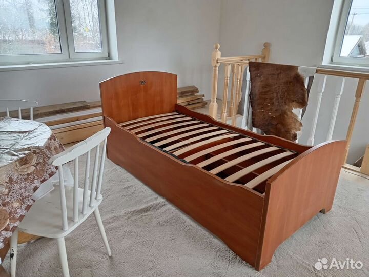 Кровать подростковая