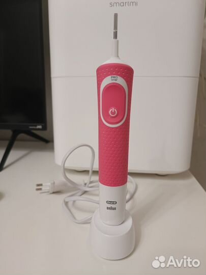 Электрическая зубная щетка oral b