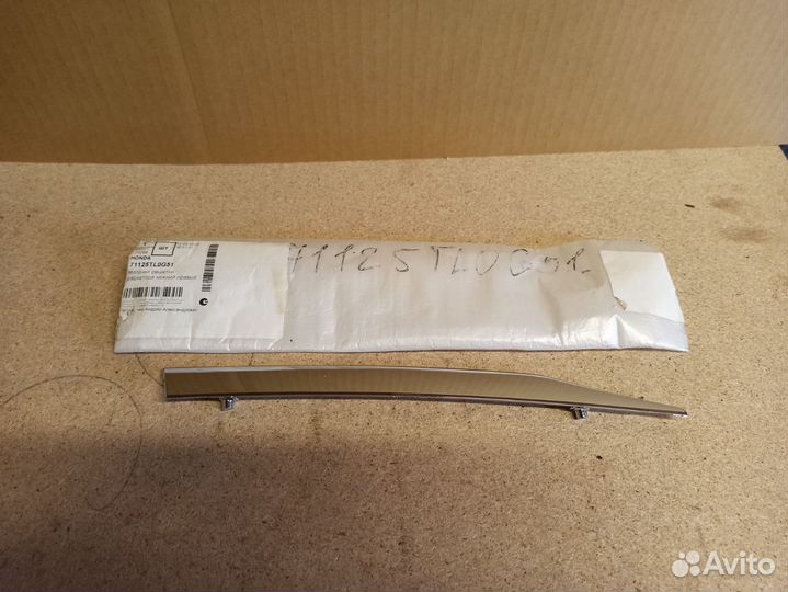 Молдинг решётки радиатора для Honda Accord 12