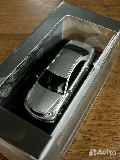 Коллекционная модель Toyota Crown Athlete 1:64