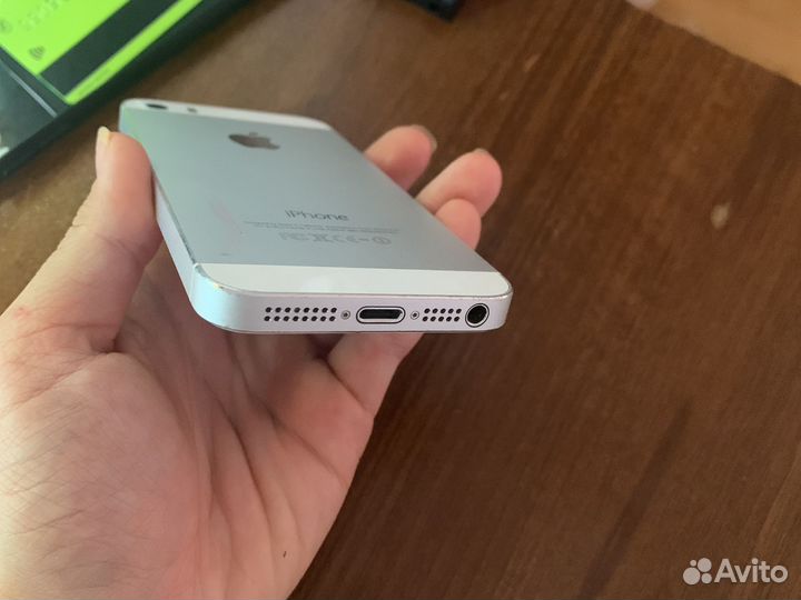 Телефон iPhone 5s