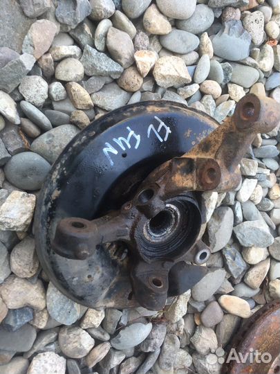 Toyota funcargo кулак поворотный левый