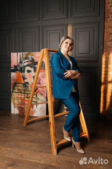 Ведущая на праздник