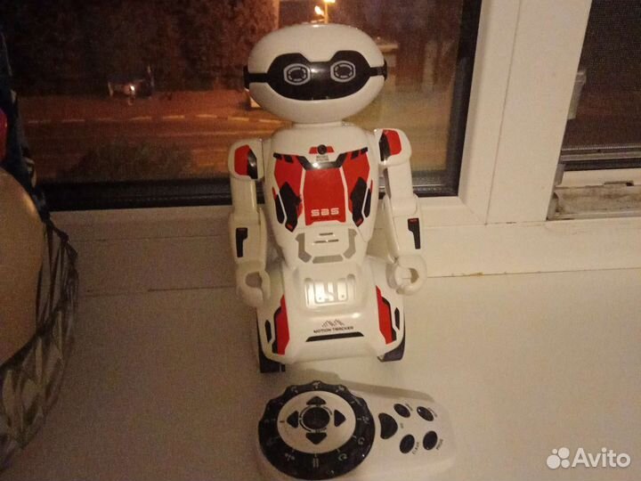 Игрушка робот с пультом