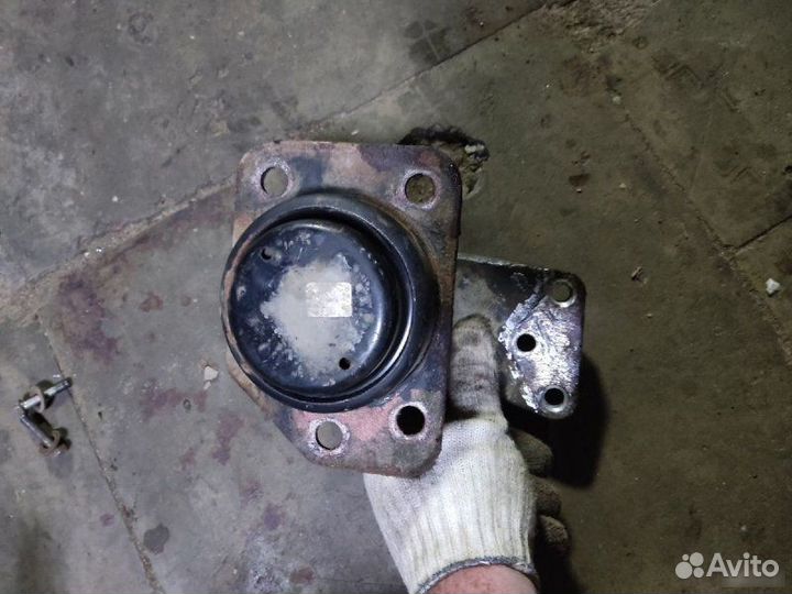 Опора двигателя правая Chevrolet Lacetti