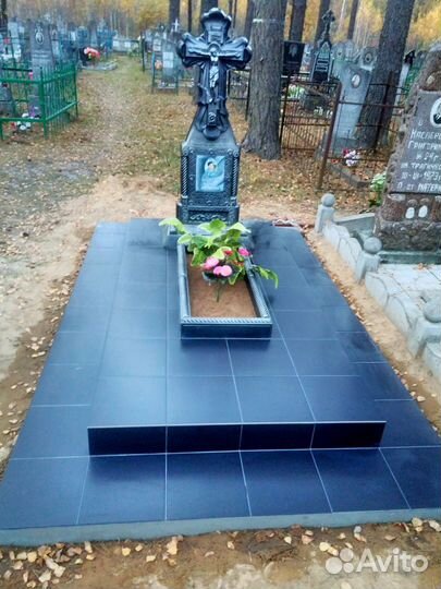 Памятник крест на могилу надгробия из камня