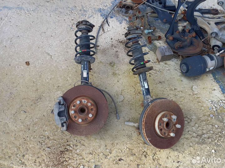 Стойки передние в сборе Volkswagen Tiguan 1