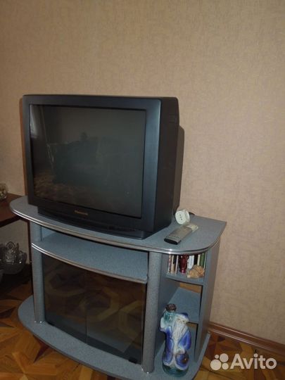 Телевизор Panasonic с тумбочкой