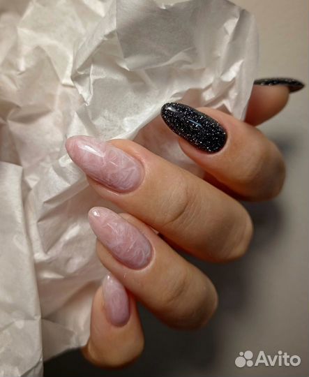 Модель на маникюр