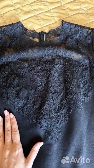 Черное платье с кружевом