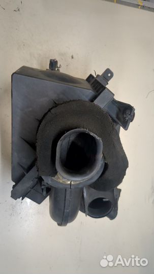 Корпус воздушного фильтра Nissan Navara, 2005