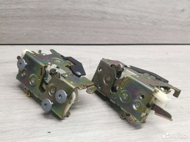 Замок двери Mercedes Vito