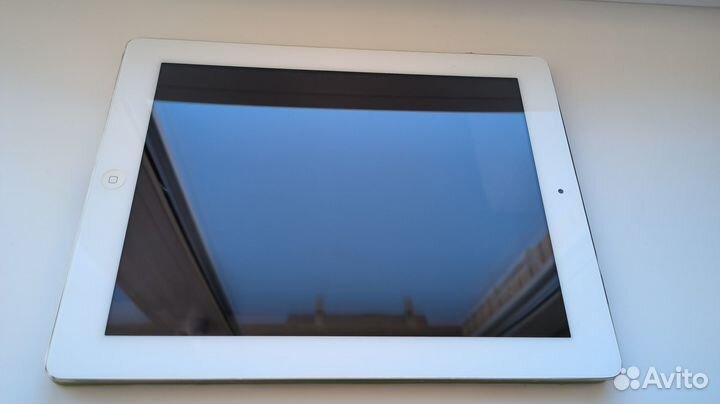 iPad 2 (2011, Wi-Fi + 3G) 64 Gb белый