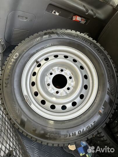Kumho WinterCraft SUV Ice WS31 215/70 R16