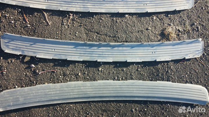 Range Rover 2002 - 2012 накладка бампера doe500010