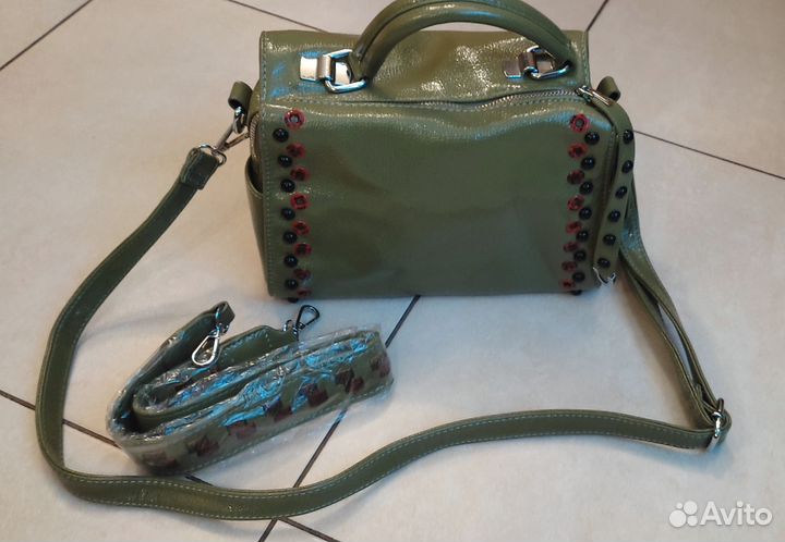 Новая женская сумка из иск.лаковой кожи