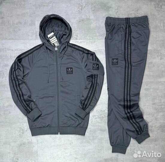 Спортивный костюм adidas