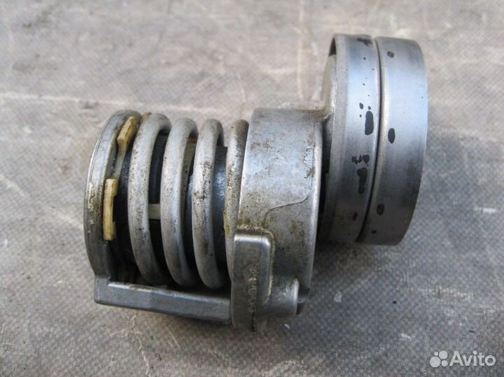 Фольксваген Гольф 6 Натяжитель приводного ремня