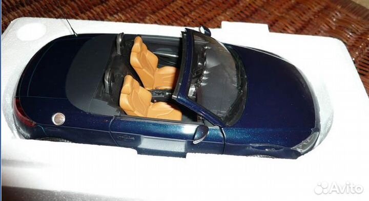 Audi TT Roadster Dealer Edition 1/18 Minichamps