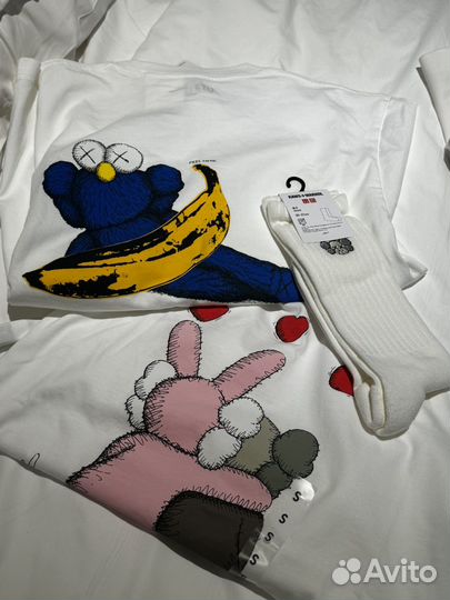 Футболка uniqlo kaws