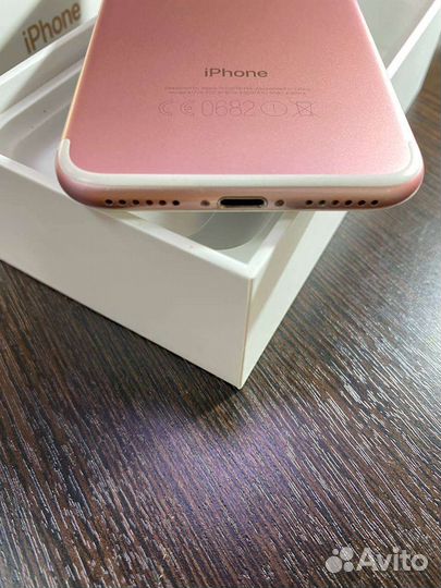 Телефон iPhone 7 32/100 RU/A