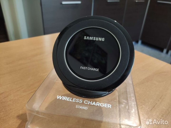 Беспроводное зарядное устройство Samsung EP-NG930