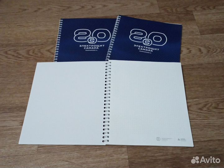 Тетради, блокноты в точку