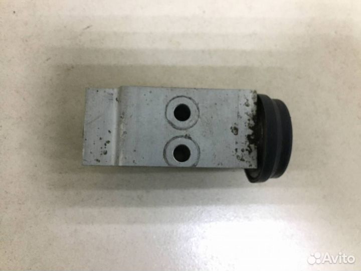 Б/У Клапан кондиционера 976264L000 Hyundai-KIA