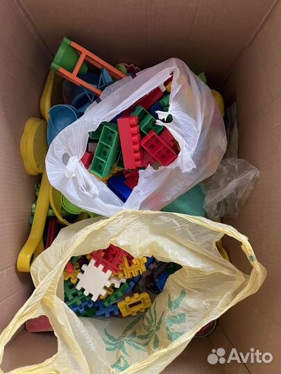 Машинки и игрушки для песка