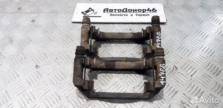 Скоба переднего суппорта Chevrolet Cruze J300