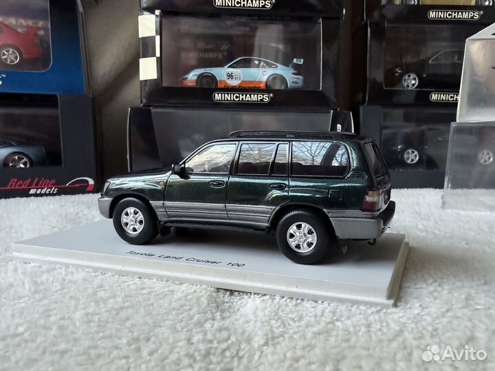 Land Cruiser 100 (1:43 Spark)