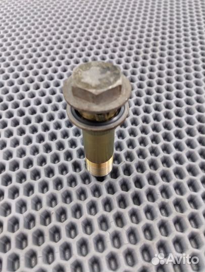 Yamaha YZF R1 2004-2005 болт масло-радиатора