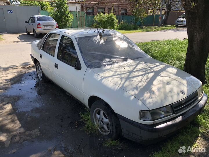 Opel Vectra 2.0 AT, 1990, битый, 250 000 км