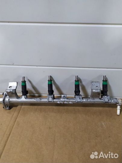 Топливная рампа с форсунками Форд Фокус 2 1.6 л