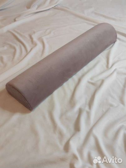 Подушка полувалик под поясницу