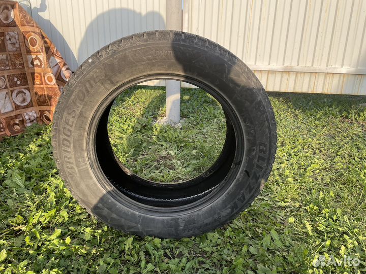 Bridgestone Blizzak Spike-01 225/60 R17