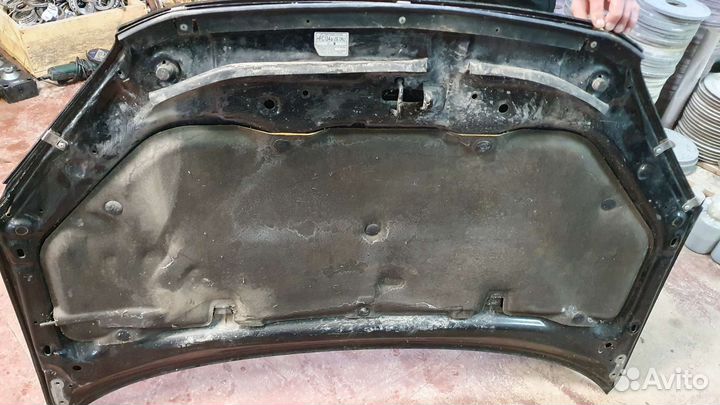 Капот на Toyota rav 4