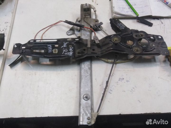 Стеклоподьемник задний правый Toyota Carina E