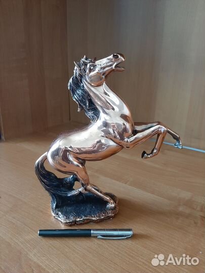 Скульптура лошади