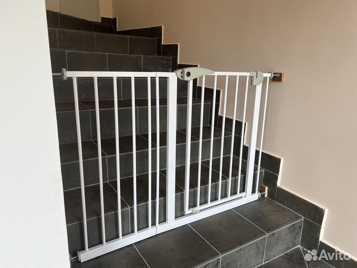 Ворота безопасности на лестницу