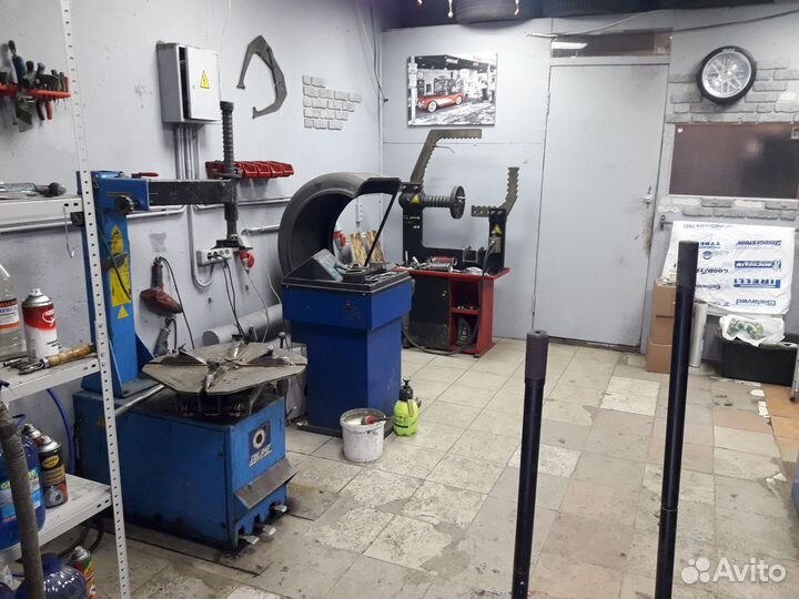 Шиномонтажник