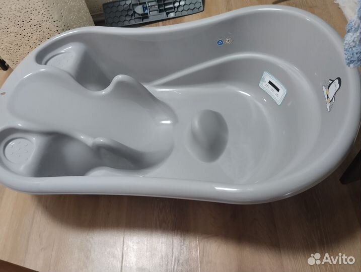 Детская ванночка для купания с подставкой
