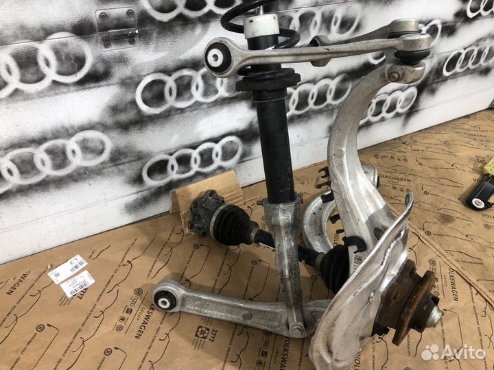 Кулак передний левый Audi A5 F5 2020