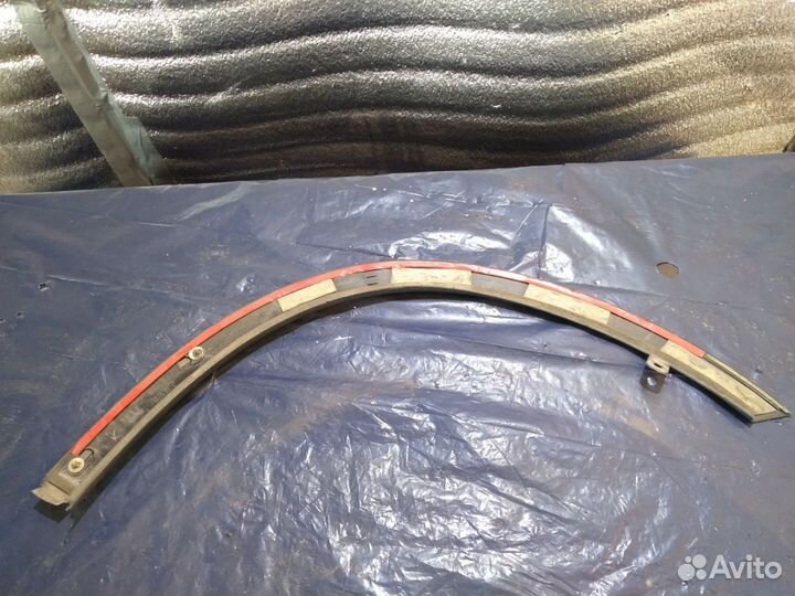 Накладка переднего крыла левого Mitsubishi