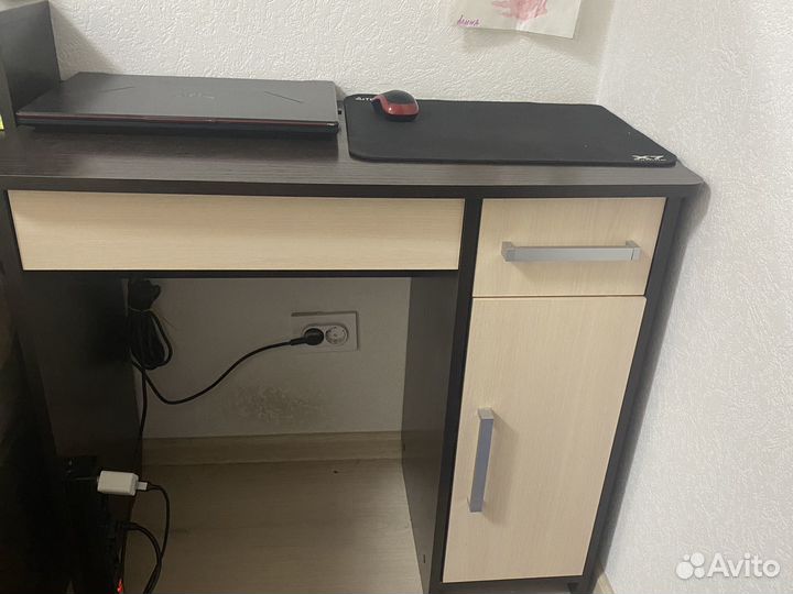 Стол плюс зеркало