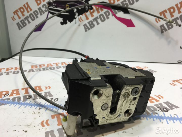 Ниссан Ноут Замок передней двери Лев