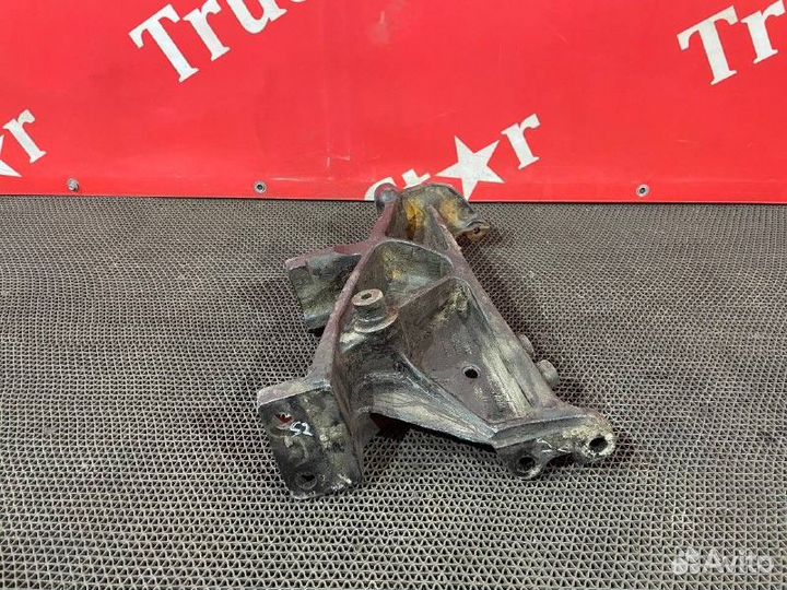 Кронштейн переднего бампера правый Scania 5-series