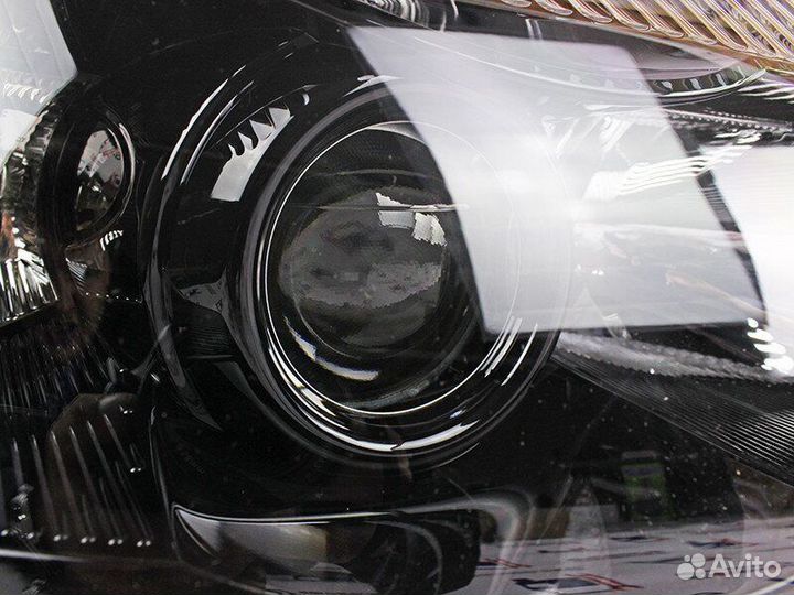 Фара правая с линзой на Шевроле Нива черная berton
