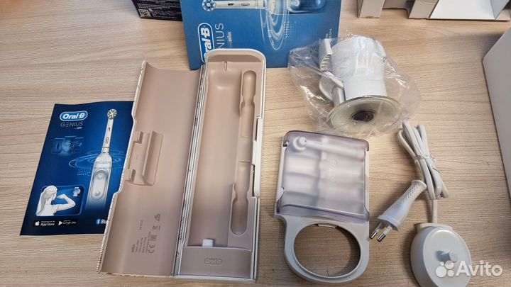 Зубная щетка Oral-B Genius 10000N D701.515.6XC