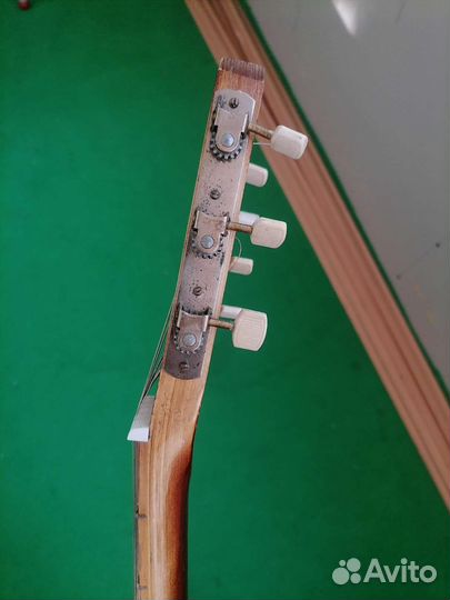 Акустическая гитара семиструнная